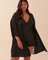 Kimono en satin et dentelle