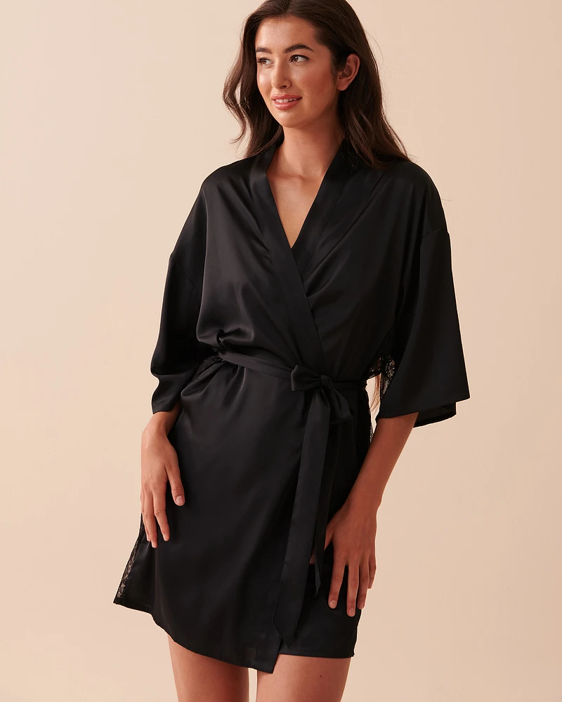 Kimono en satin et dentelle