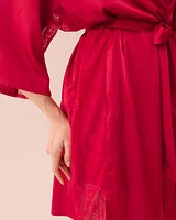 Kimono en satin et dentelle