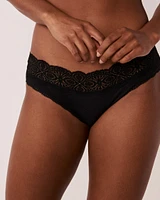 Culotte bikini côtelée bordure de dentelle