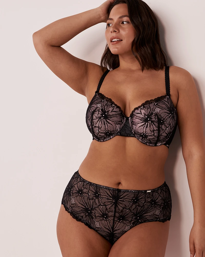 Culotte aux hanches dentelle et résille
