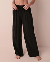 Pantalon jambe large détail de crochet