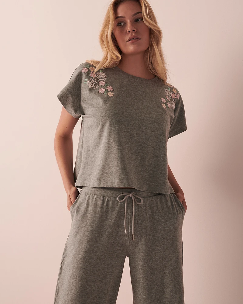 Embroidery T-shirt