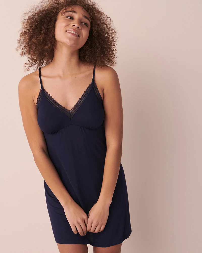 Nuisette bordure de dentelle en jersey doux
