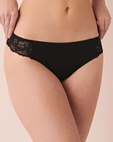 Culotte tanga coton et détail de dentelle festonnée