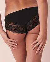 Culotte aux hanches coton et détail de dentelle festonnée