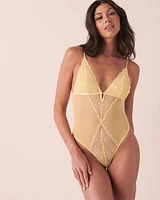 Combiné en dentelle et résille