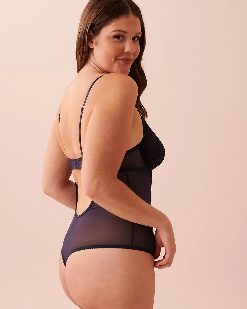 Combiné en dentelle et résille