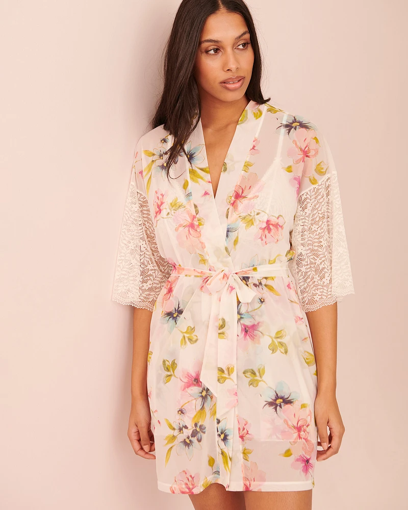 Kimono en résille et dentelle