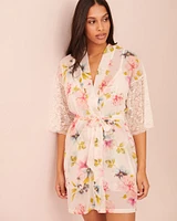 Kimono en résille et dentelle
