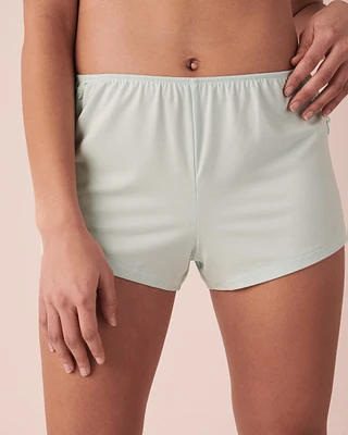Short modal et détail de dentelle