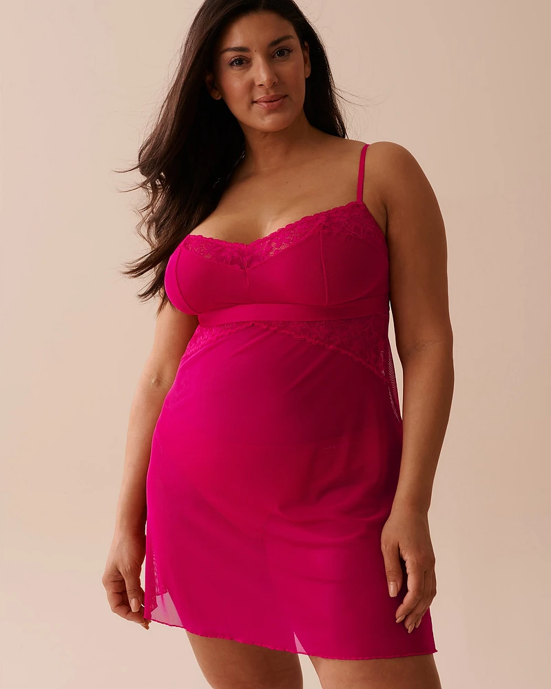 Nuisette en résille et dentelle festonnée