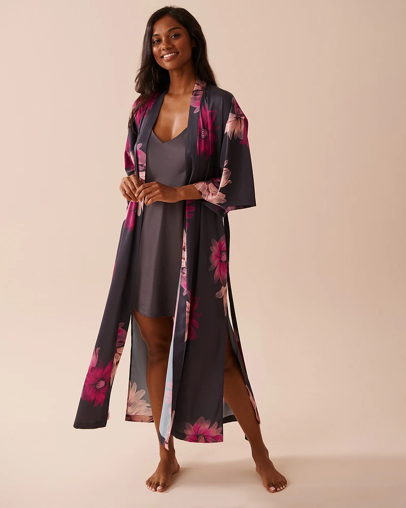 Kimono long en satin à imprimé floral