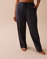 Pantalon en modal avec détails dentelle