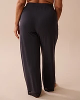 Pantalon en modal avec détails dentelle