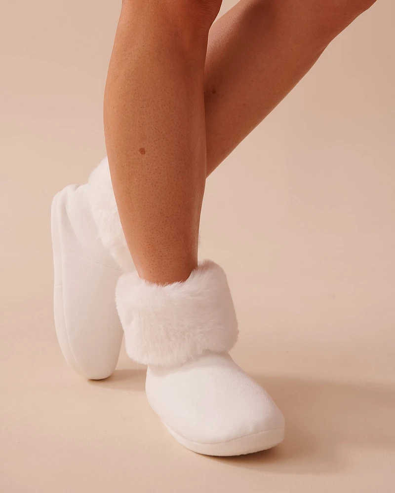 Pantoufles bottines en faux suède et fausse fourrure