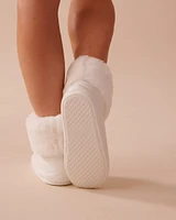 Pantoufles bottines en faux suède et fausse fourrure