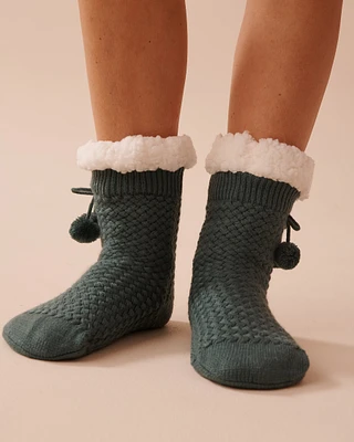 Bas en tricot et sherpa à pompons