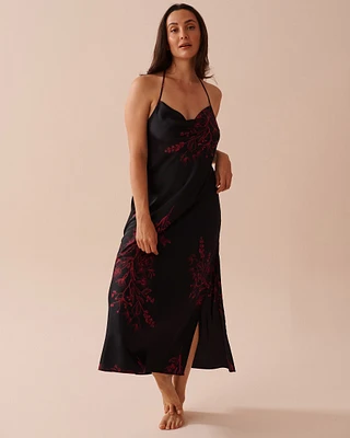 Nuisette longue en satin imprimé floral foncé