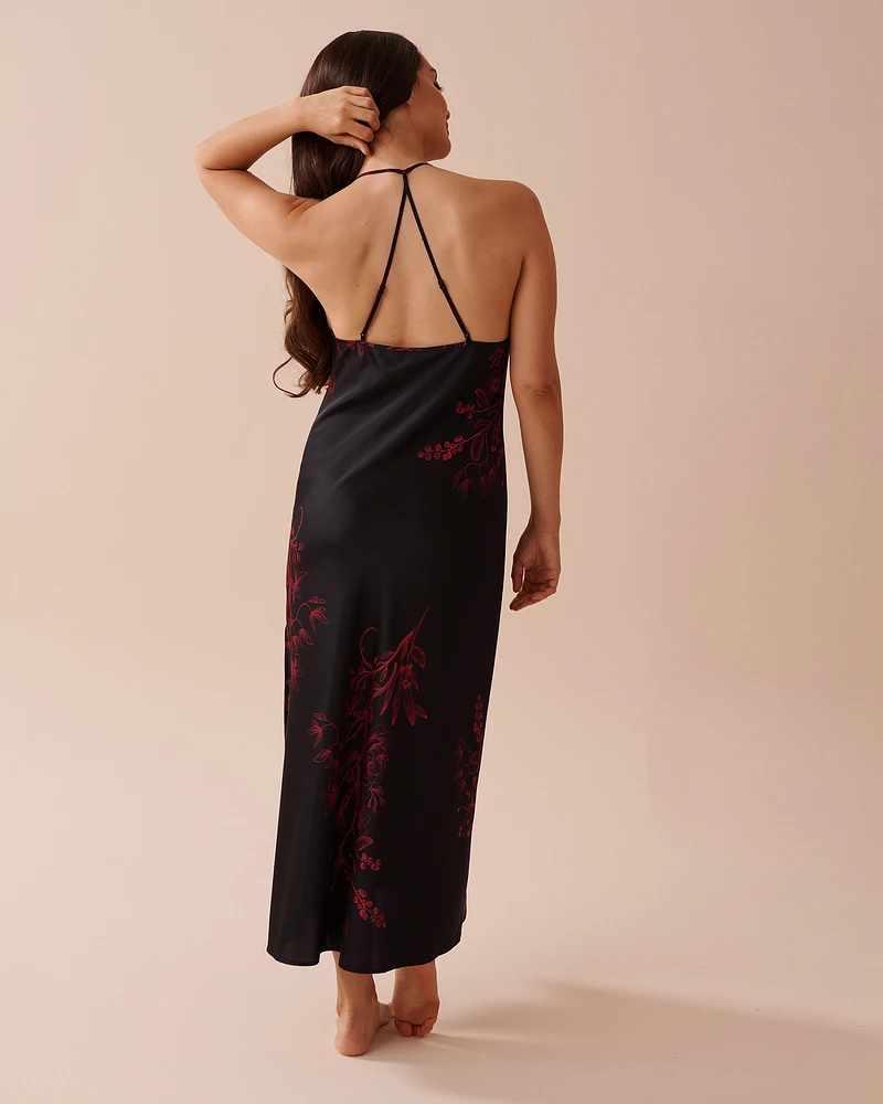 Nuisette longue en satin imprimé floral foncé