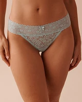 Culotte tanga en dentelle