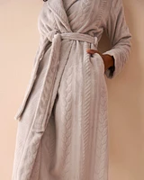 Robe de chambre à effet tricoté en fibres recyclées