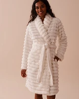 Robe de chambre en peluche douce à rayures texturées