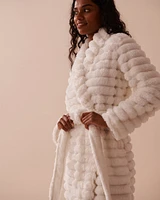 Robe de chambre en peluche douce à rayures texturées