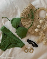 Bas de bikini brésilien texturé GREEN TROPICAL LEAVES