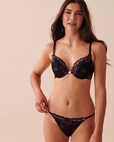 Culotte string ajustable en dentelle et résille brodée