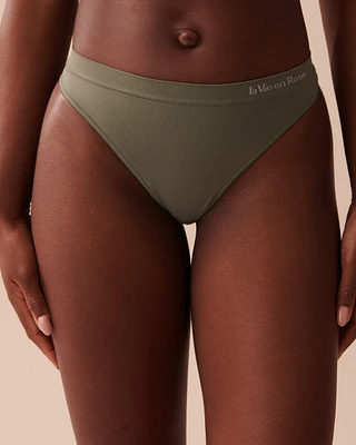 Culotte tanga tissu sans coutures