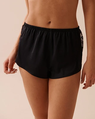 Short en satin et dentelle