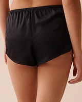 Short en satin et dentelle