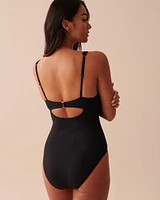 Maillot une-pièce découpe à l'avant texturé