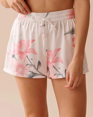 Short en satin à fleurs roses