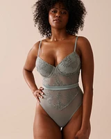 Combiné tanga en résille brodée