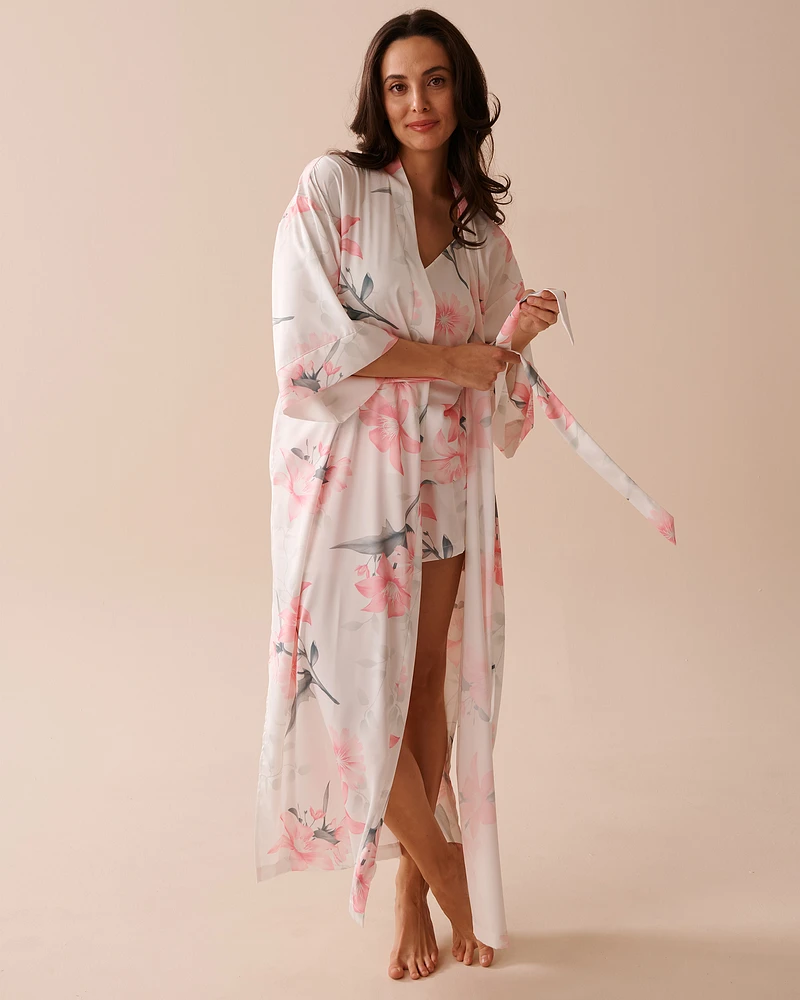 Kimono long en satin à fleurs roses