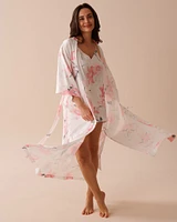 Kimono long en satin à fleurs roses