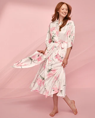 Kimono long en satin à fleurs roses