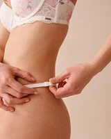 Culotte string ajustable en dentelle et résille