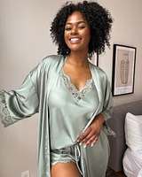 Camisole en satin bordure de dentelle