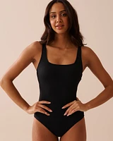 Maillot une-pièce texturé à encolure carrée