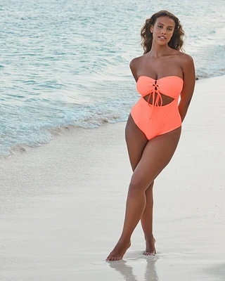 Maillot une-pièce bandeau à découpe texturé CORAL CRUSH