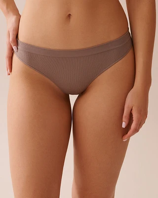 Culotte tanga côtelée en tissu sans coutures