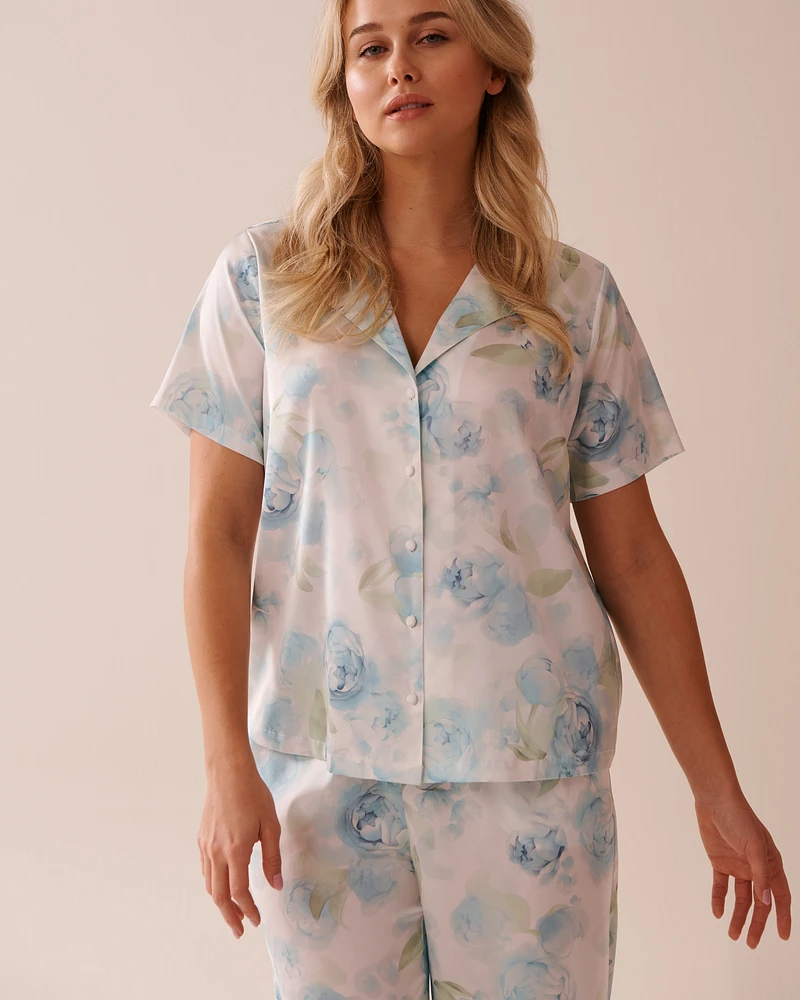 Chemisier manches courtes en satin imprimé roses bleues
