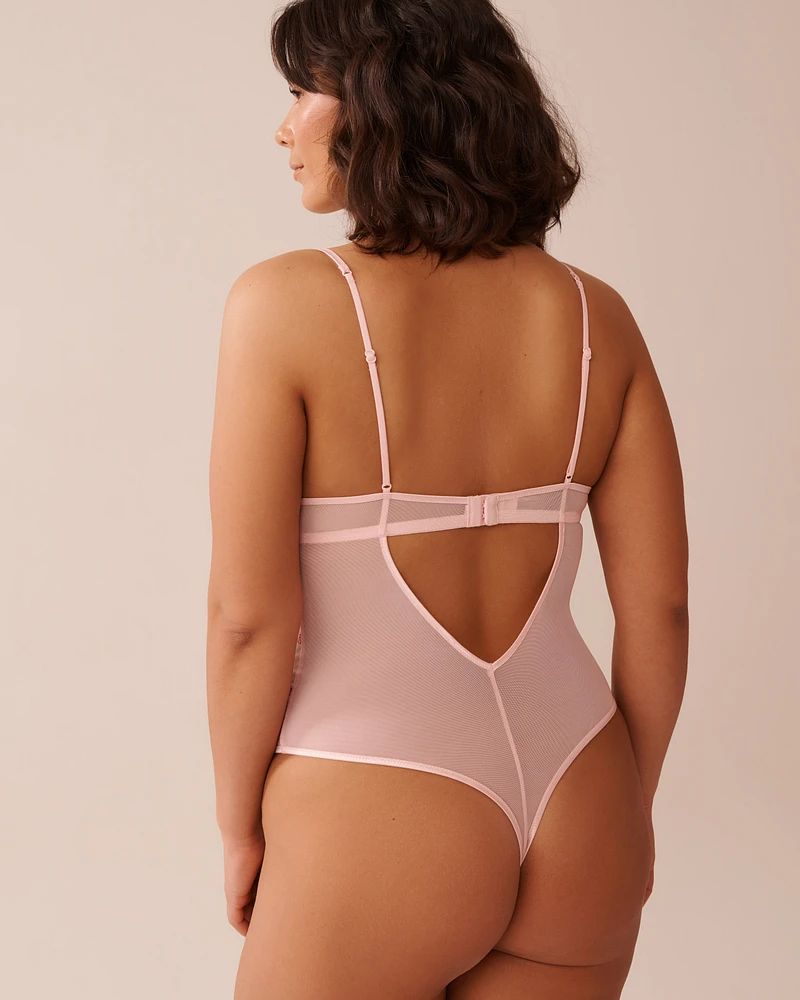 Combiné tanga en résille brodée florale
