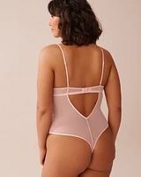 Combiné tanga en résille brodée florale