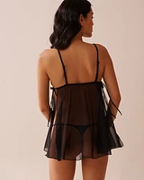 Babydoll en dentelle et résille à nouer sur les côtés