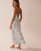 Nuisette longue en satin imprimé roses bleues