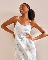 Nuisette longue en satin imprimé roses bleues